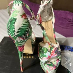 Pumps, tropical multi, size 7.5, never worn